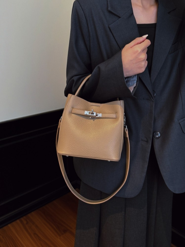 Vintage bucket torba za žene, jesen-zima 2026, modernog stila, visoke kvalitete, crossbody