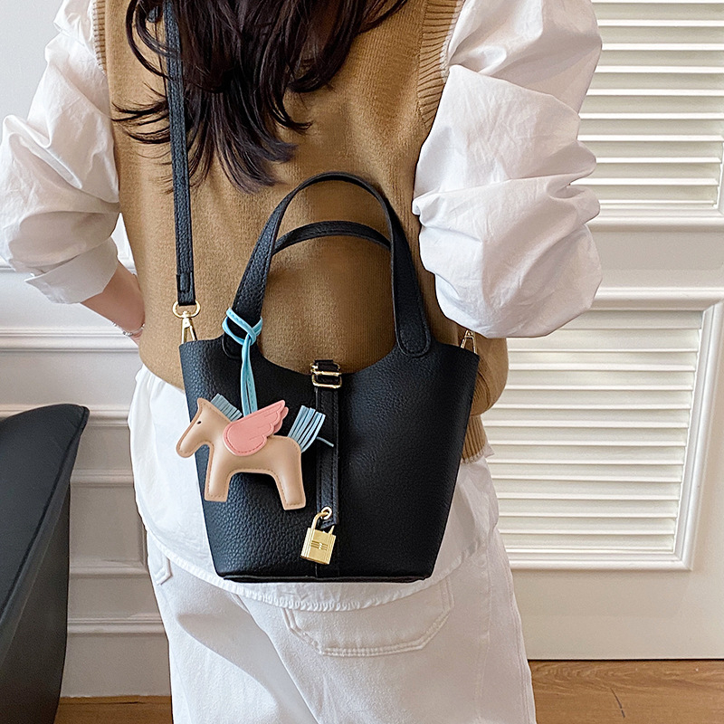 Lujia ženska bucket torba s lychee teksturom, PU koža, mala veličina, jednobojna, naramenica crossbody, proljeće 2026