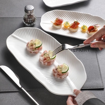 Farfurie din porțelan, în formă de frunză de banană, pentru sushi, dim sum și prăjituri