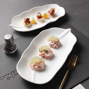 Farfurie din porțelan, în formă de frunză de banană, pentru sushi, dim sum și prăjituri