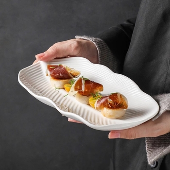 Farfurie din porțelan, în formă de frunză de banană, pentru sushi, dim sum și prăjituri