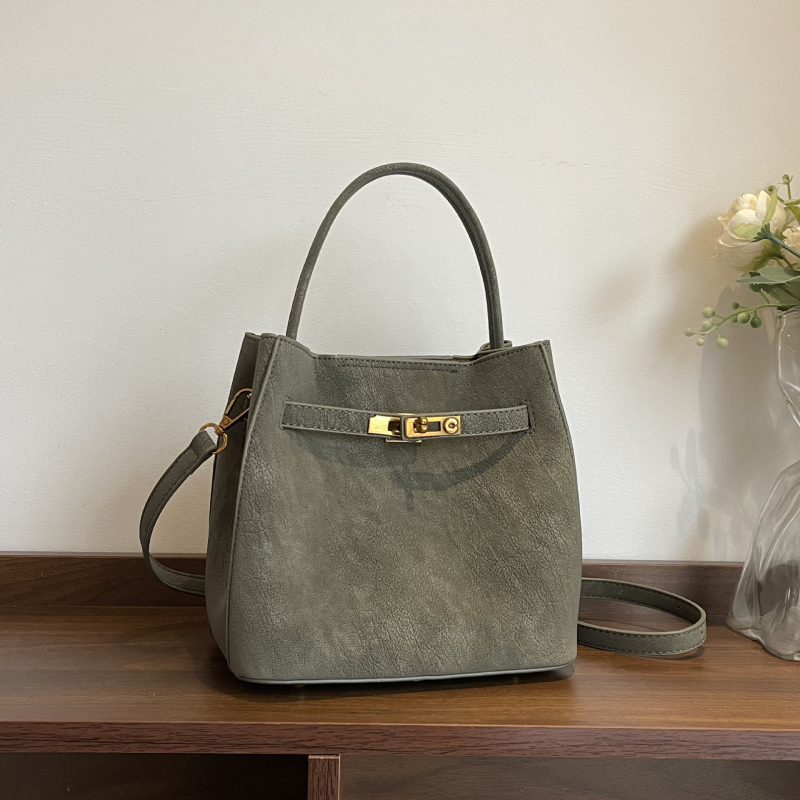 Suede bucket torba s kopčom za kaiš, vrhunska torba za rame ili crossbody