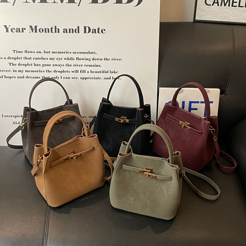 Suede bucket torba s kopčom za kaiš, vrhunska torba za rame ili crossbody