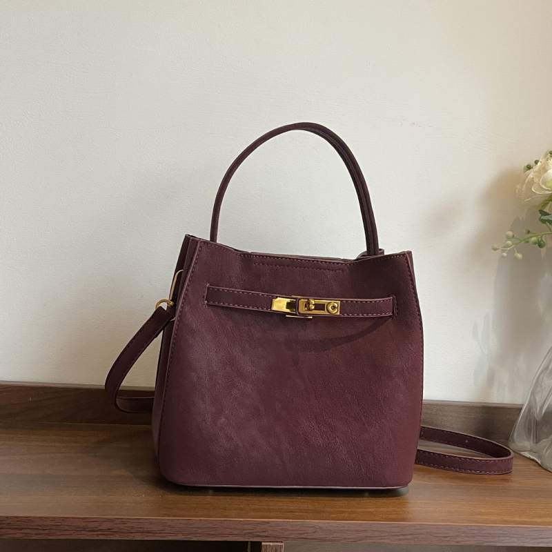 Suede bucket torba s kopčom za kaiš, vrhunska torba za rame ili crossbody