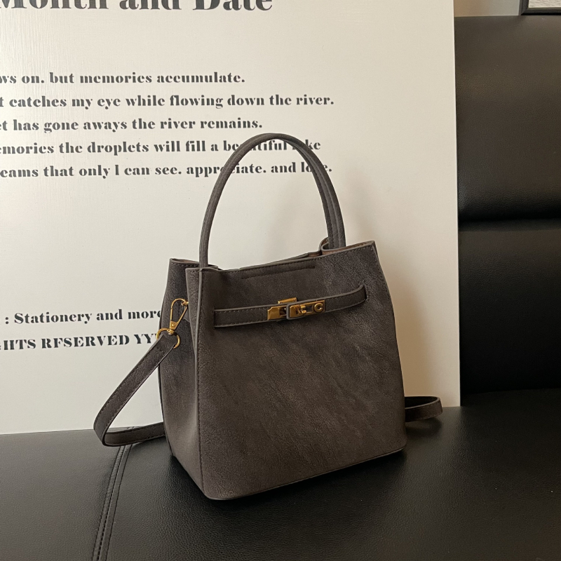 Suede bucket torba s kopčom za kaiš, vrhunska torba za rame ili crossbody