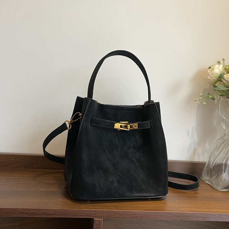 Suede bucket torba s kopčom za kaiš, vrhunska torba za rame ili crossbody
