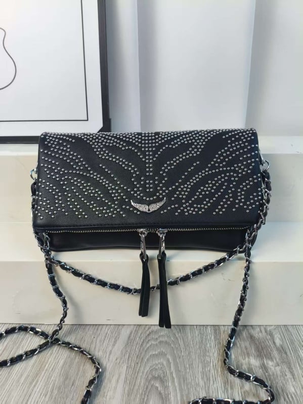 Ženska crossbody torba u obliku kuverte, s krilatom lancem i ZV šiljcima sa kristalima