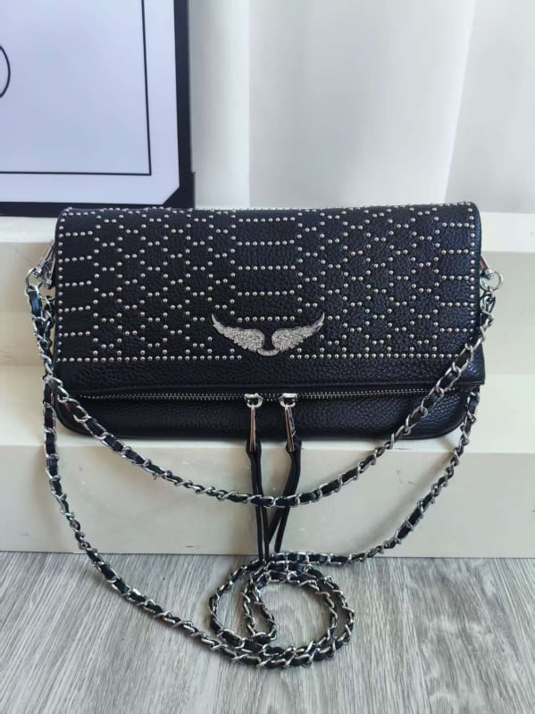 Ženska crossbody torba u obliku kuverte, s krilatom lancem i ZV šiljcima sa kristalima