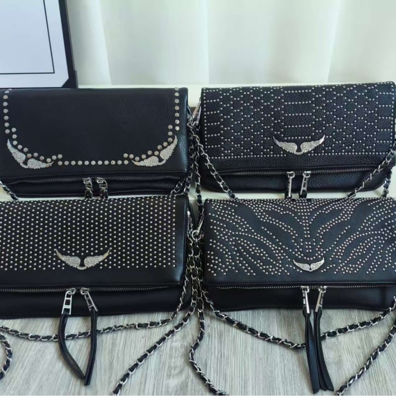 Ženska crossbody torba u obliku kuverte, s krilatom lancem i ZV šiljcima sa kristalima