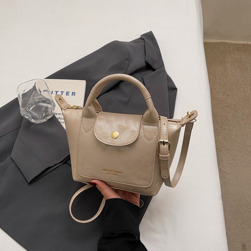 Ženska vintage torbica s dizajnom krila, preko ramena i ispod pazuha, korejskog stila, meka koža, minimalistički casual stil, 2026