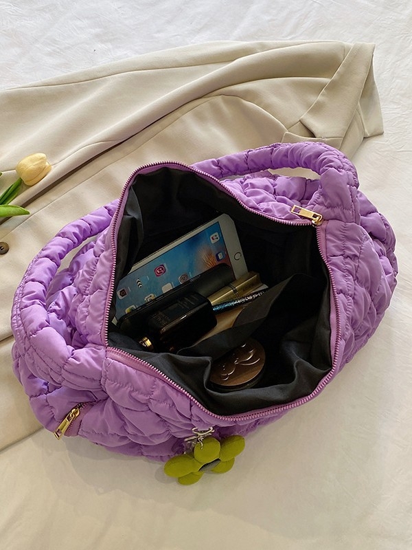 Torbica tote s plisiran uzorkom oblaka, velika kapaciteta, za svakodnevnu upotrebu preko ramena ili crossbody.