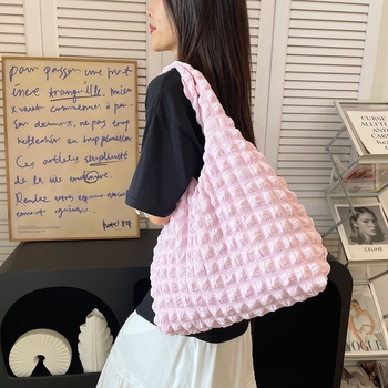 Plisirana torba s motivom oblaka i cvjetnim detaljima, prugasta torba za ramena za žene