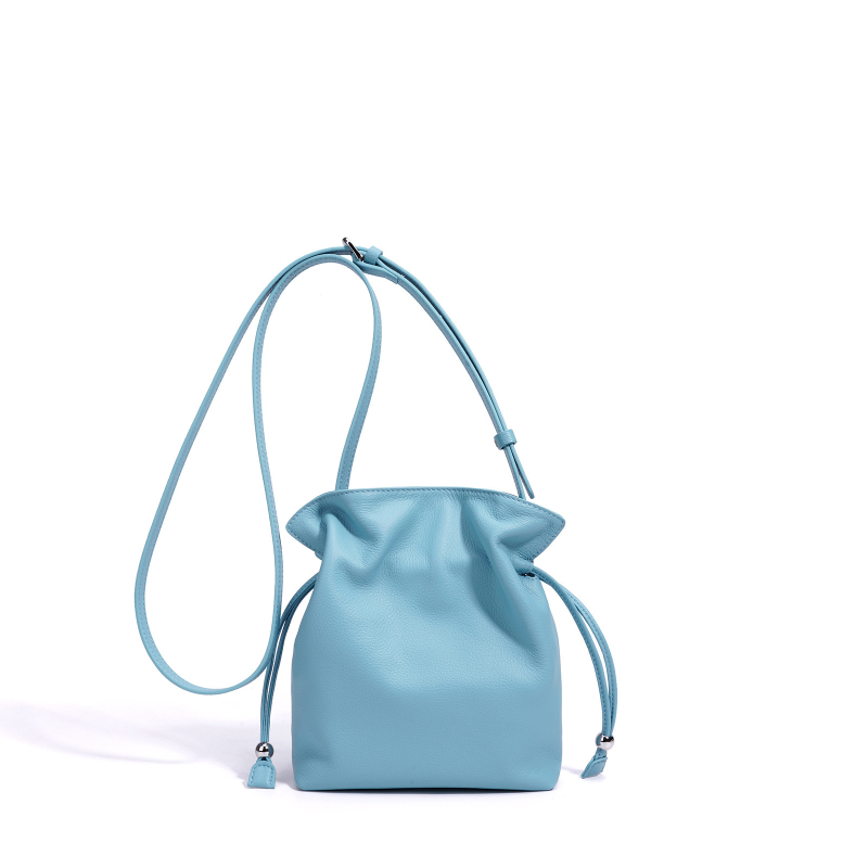 Ženska crossbody torbica od prave kože, mala kvadratna bucket torbica, jednobojna, s jednim remenom, magnetsko zatvaranje