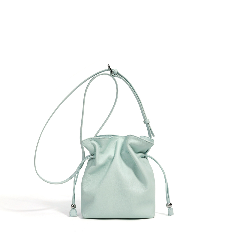 Ženska crossbody torbica od prave kože, mala kvadratna bucket torbica, jednobojna, s jednim remenom, magnetsko zatvaranje