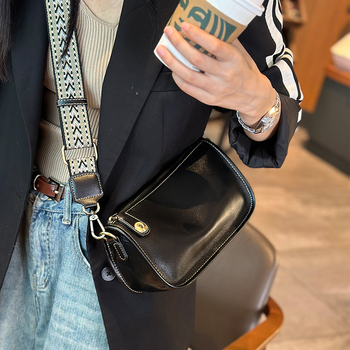 2026 nova ženska torbica od prave kože, ljetna, mekana teleća koža, mala kvadratna torba, minimalistički i elegantan dizajn uz široku naramenicu, crossbody torba