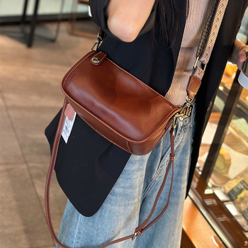 2026 nova ženska torbica od prave kože, ljetna, mekana teleća koža, mala kvadratna torba, minimalistički i elegantan dizajn uz široku naramenicu, crossbody torba