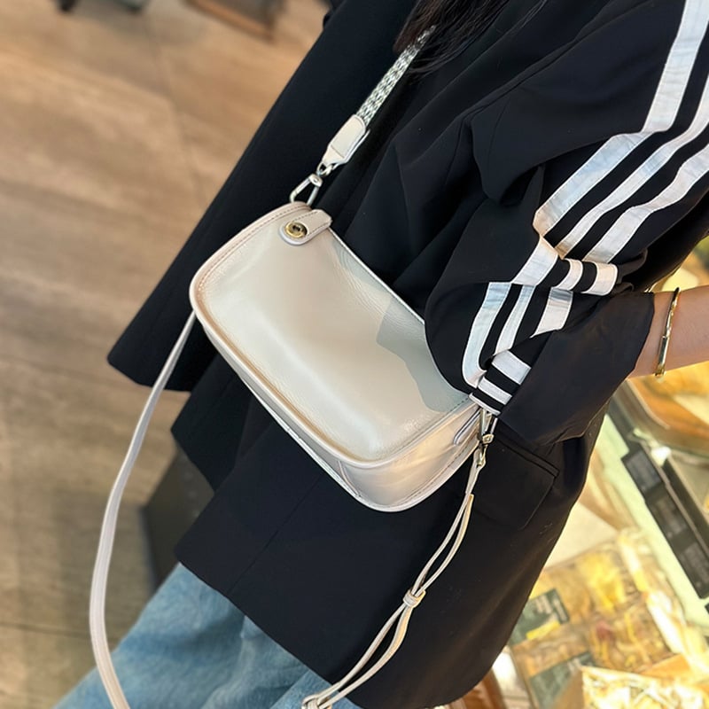2026 nova ženska torbica od prave kože, ljetna, mekana teleća koža, mala kvadratna torba, minimalistički i elegantan dizajn uz široku naramenicu, crossbody torba