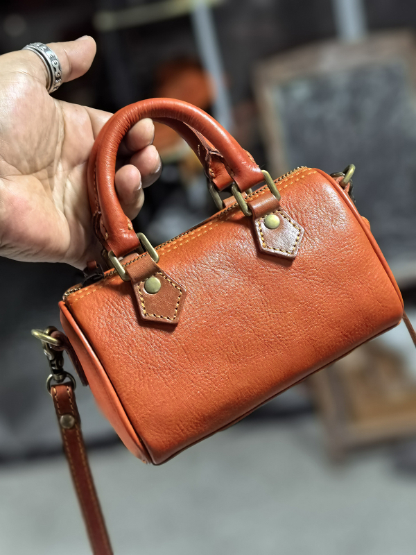 Ručno izrađena kožna crossbody torba s rastlinskim tretmanom kože, mini Boston stil, torba za mobitel, svakodnevna upotreba