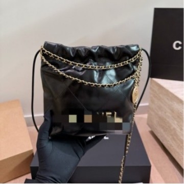 Torba Tote u Chanel stilu, kožna, dijamantno šivana, lančani kaiš, mala veličina, velik kapacitet