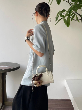 Visoko kvalitetna cilindrična torbica Boston stila, mala kružna torbica s lancem, dizajn nadahnut jastukom, svestrana za rameno i crossbody nošenje