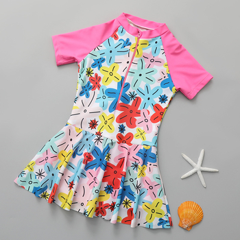 Costum de baie întreg pentru fete cu fustă, stil sport, uscare rapidă