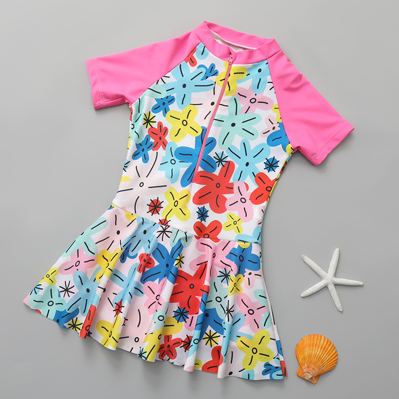 Costum de baie întreg pentru fete cu fustă, stil sport, uscare rapidă