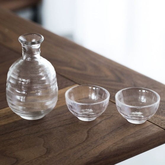 Set japonez de saké din sticlă fără plumb, cu decantor, cești de saké și pahare cu foiță de aur