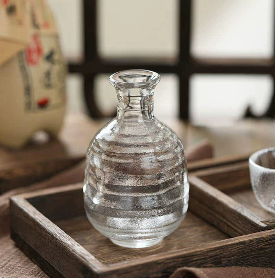 Set japonez de saké din sticlă fără plumb, cu decantor, cești de saké și pahare cu foiță de aur