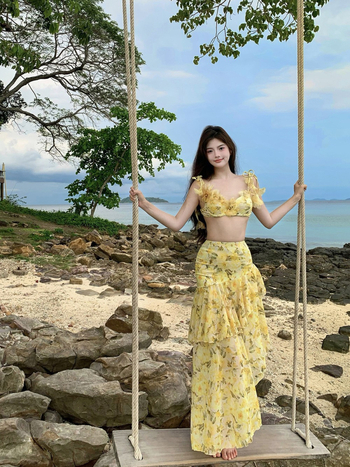Ženski bikini s visokim strukom, cvjetnim uzorkom i dugom plažnom suknjom – set