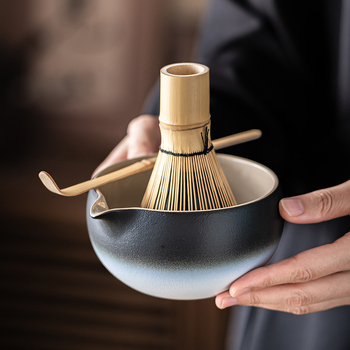 Vas de porțelan pentru matcha cu gură, tel și perie – accesorii ceremonie ceaiului