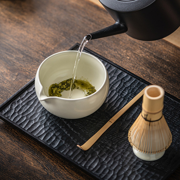 Vas de porțelan pentru matcha cu gură, tel și perie – accesorii ceremonie ceaiului