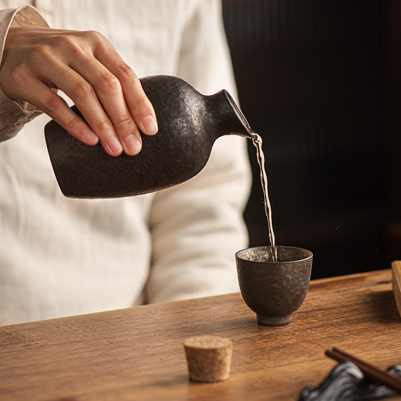 Recipient ceramic pentru sake în stil japonez, design vintage, dispenser de băuturi și pahare pentru shochu