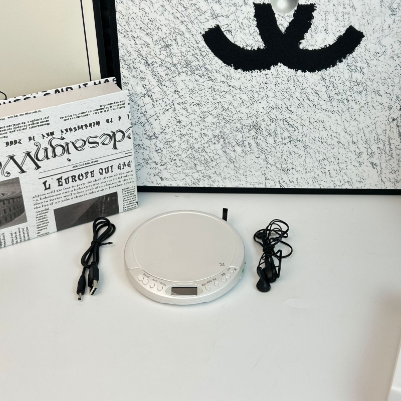 Портативен Bluetooth CD плеър със антишокова защита за слушане на CD и повторение при изучаване на английски