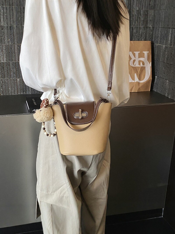 Retro torba-kofa s privjeskom medvjedić za žene, mala PU kožna crossbody torba, stil Miu, proljeće 2026