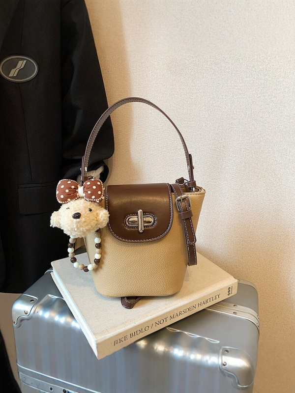 Retro torba-kofa s privjeskom medvjedić za žene, mala PU kožna crossbody torba, stil Miu, proljeće 2026