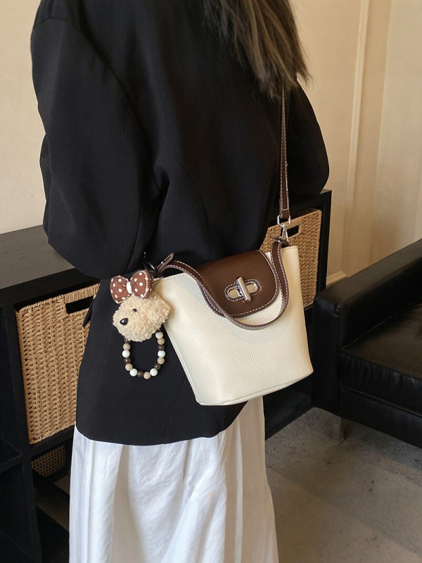 Retro torba-kofa s privjeskom medvjedić za žene, mala PU kožna crossbody torba, stil Miu, proljeće 2026