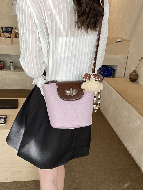 Retro torba-kofa s privjeskom medvjedić za žene, mala PU kožna crossbody torba, stil Miu, proljeće 2026
