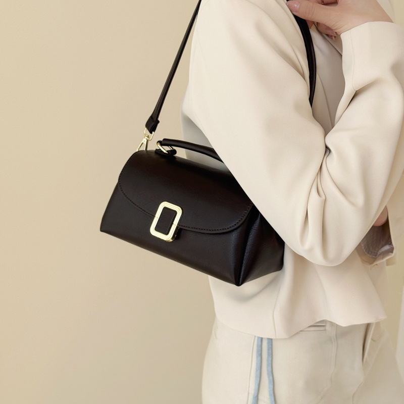 Ženska višeslojna crossbody torba, nišna moda, proljeće 2026, svestrana svakodnevna torba