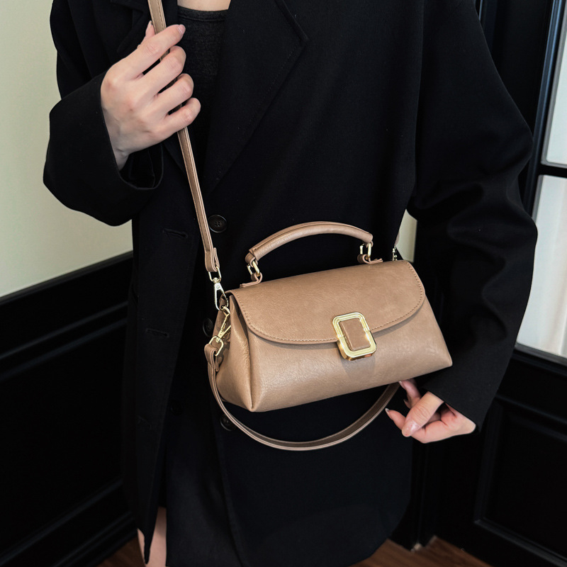 Ženska višeslojna crossbody torba, nišna moda, proljeće 2026, svestrana svakodnevna torba