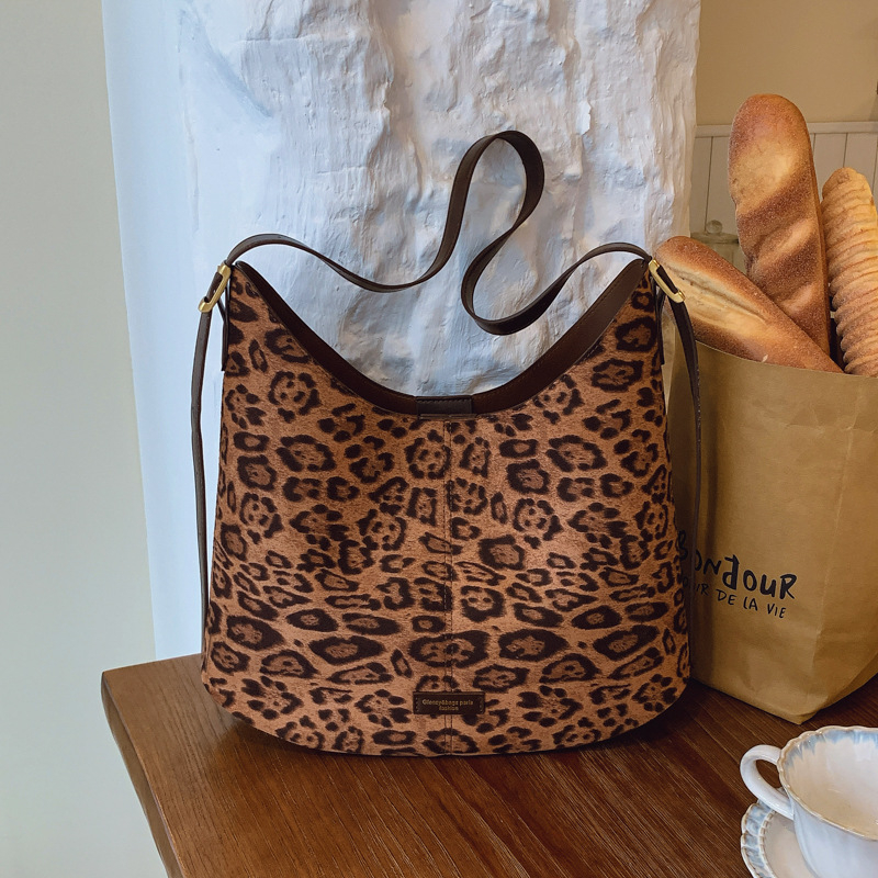 Ženska torba s leopard printom, jesen 2025, gradski stil, srednja veličina, velika kapaciteta, torba preko ramena u obliku košare