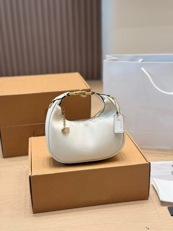 Mini torbica od prave kože u obliku polumjeseca, vintage stil, za rameni ili crossbody nošenje, svakodnevna elegancija