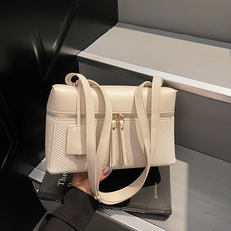 Ženska srednje veličine kvadratna crossbody torba od umjetne kože, lagani luksuzan dojam, velika kapaciteta, za svakodnevnu upotrebu