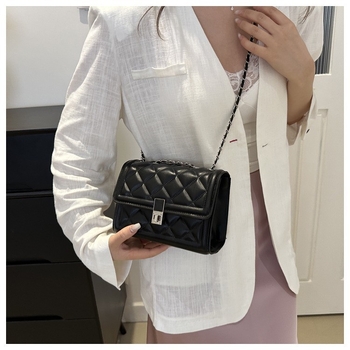 Stilna mala ženska torbica s lancem, 2026 novi model, dijamantno šivanje, crossbody, kompaktan kvadratni oblik