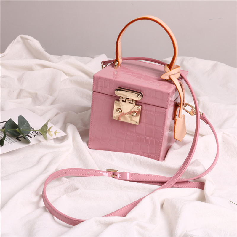 MISS SUMMER Ženska torbica od prave kože, crossbody kutija s poklopcem, proljeće 2025, retro kvadratni dizajn