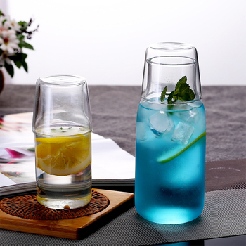 Set din sticlă borosilicat transparentă: oală pentru suc și ceașcă pentru o singură persoană