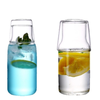 Set din sticlă borosilicat transparentă: oală pentru suc și ceașcă pentru o singură persoană