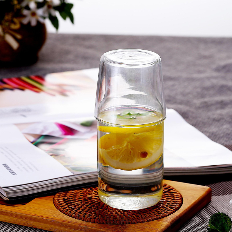 Set din sticlă borosilicat transparentă: oală pentru suc și ceașcă pentru o singură persoană
