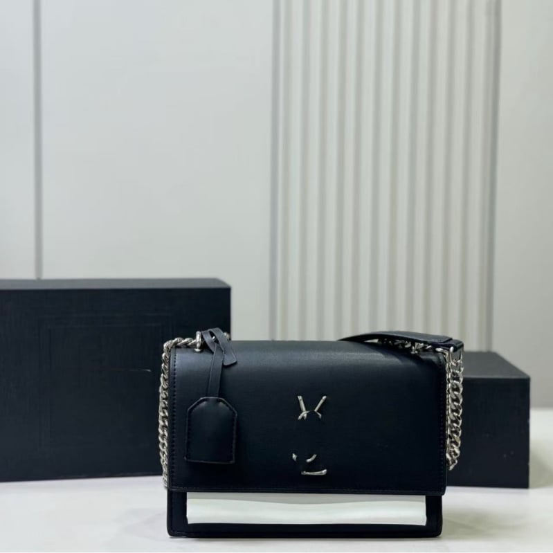 Ženska torbica od kože goveda, francuskog stila s lančanim remenom preko ramena, mala kvadratna crossbody torba