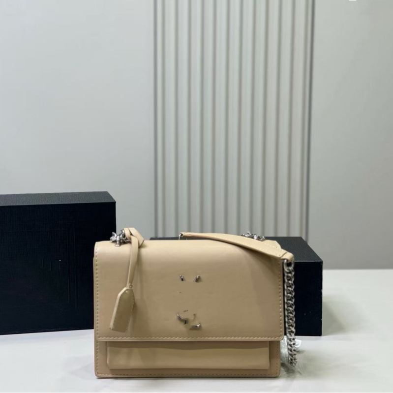 Ženska torbica od kože goveda, francuskog stila s lančanim remenom preko ramena, mala kvadratna crossbody torba