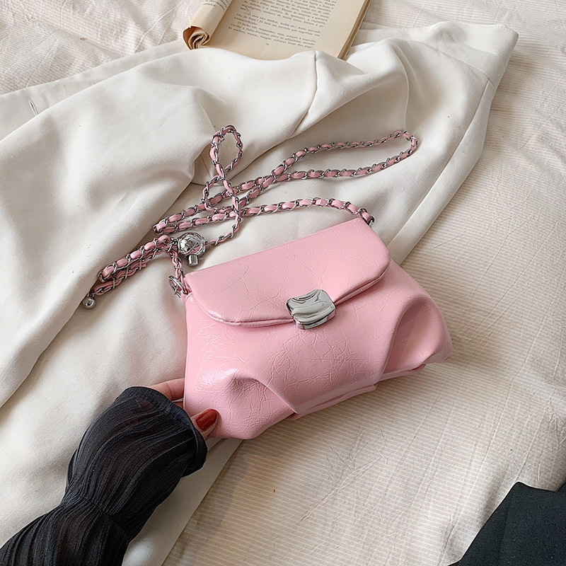 Damska nišna torba s lancem preko ramena, crossbody, plisirana, ljeto 2026